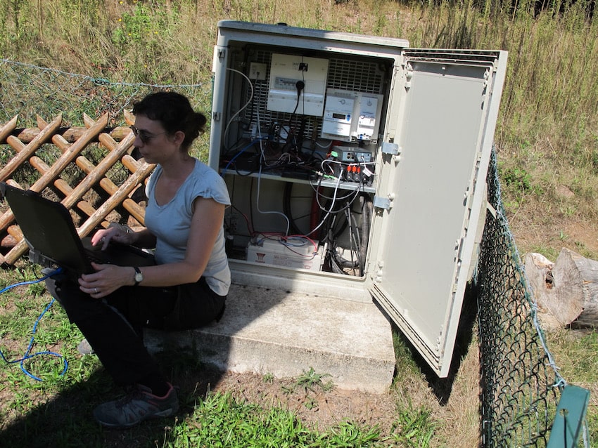 Maintenance des stations sismologiques : Vérification du bon fonctionnement des équipements de la station LEMB après remplacement de l'élément défectueux.